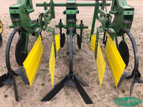 CULTIVADORA JD 885