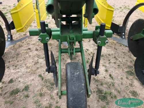 CULTIVADORA JD 885